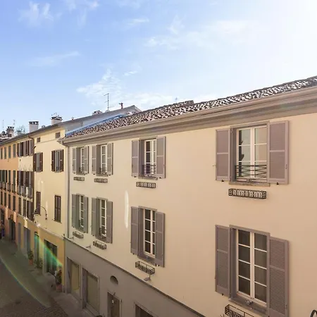 Casanina - The House Of Travelers *